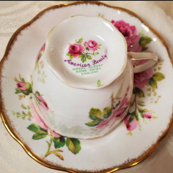 Vintage Royal Albert "American Beauty" Tea Set – 2 Cups & Saucers + Side Plate - Picture 4 of 7